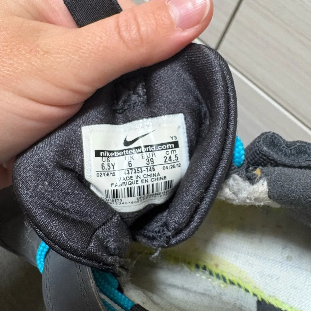 Nike Kids' Black and Teal Sneakers - Picture 3 of 3